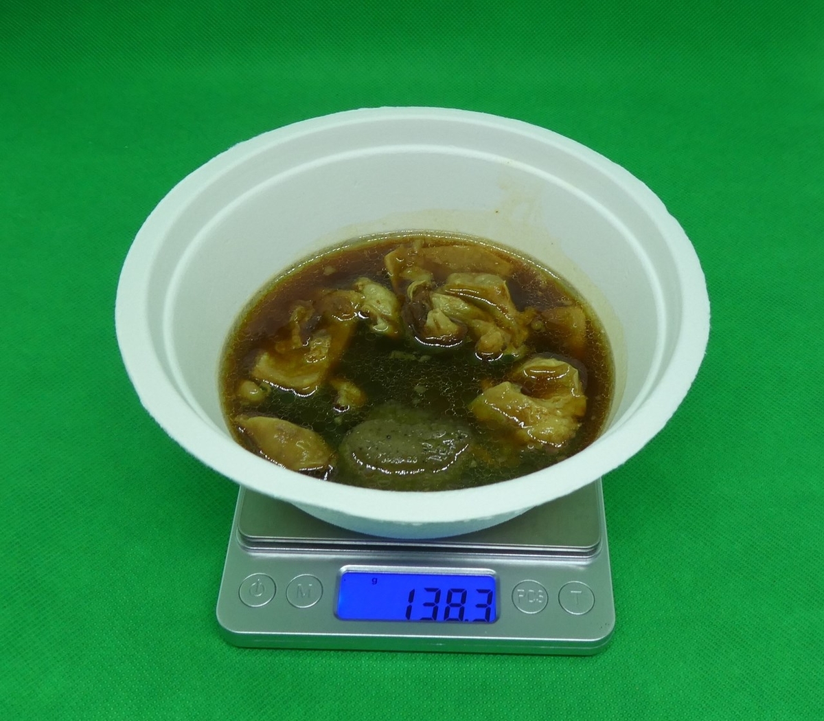ローソンの牛すじ煮込みは約138ｇ