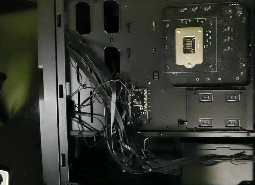自作PC Core i3 10100F/16GB/500GB SSD Intel Core i3 10100F を使用した予算10万円自作PC (仮組と