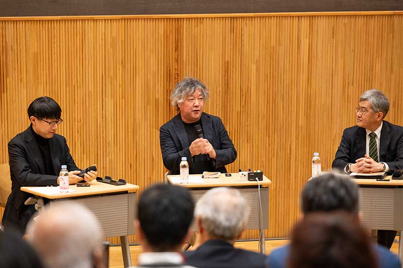 写真左から、齊藤英治氏（東京大学 大学院工学系研究科 教授）、茂木健一郎氏（ソニーコンピュータサイエンス研究所 上級研究員／東京大学大学院 客員教授および特任教授）、田畑仁氏（東京大学 大学院工学系研究科 教授）