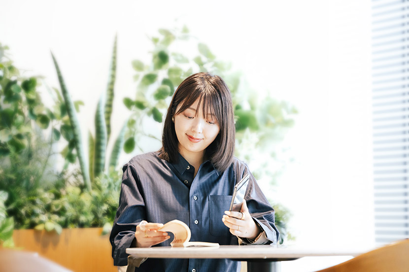 対話を通じて本を読み深める「共読」。文芸評論家・三宅香帆さんがAIとの共読で見つけた新たな読書の形方
