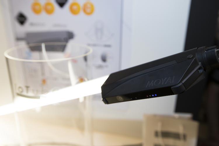 LED蛍光灯一体型の高機能防犯カメラ「IoTube」
