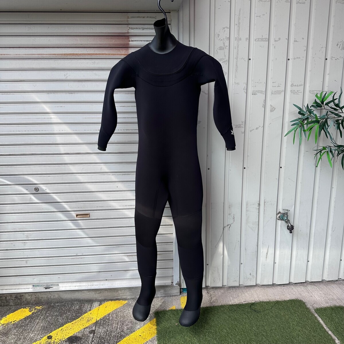 Dewey's セミドライスーツ ネイビー Dewey's セミドライスーツ ネイビー 冬サーフィンが変わる！驚く