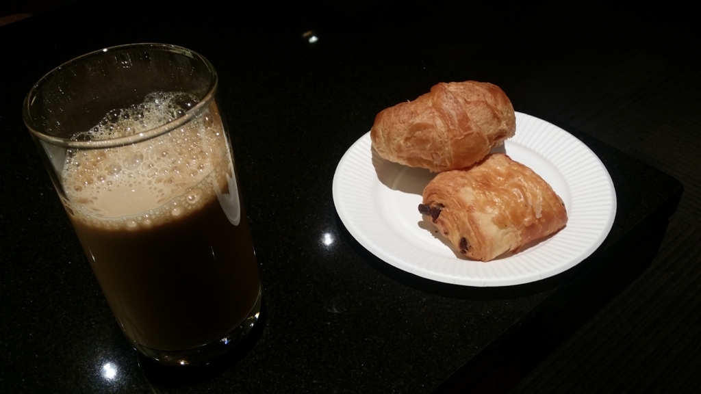 エアポートラウンジ(北) コーヒーとクロワッサン