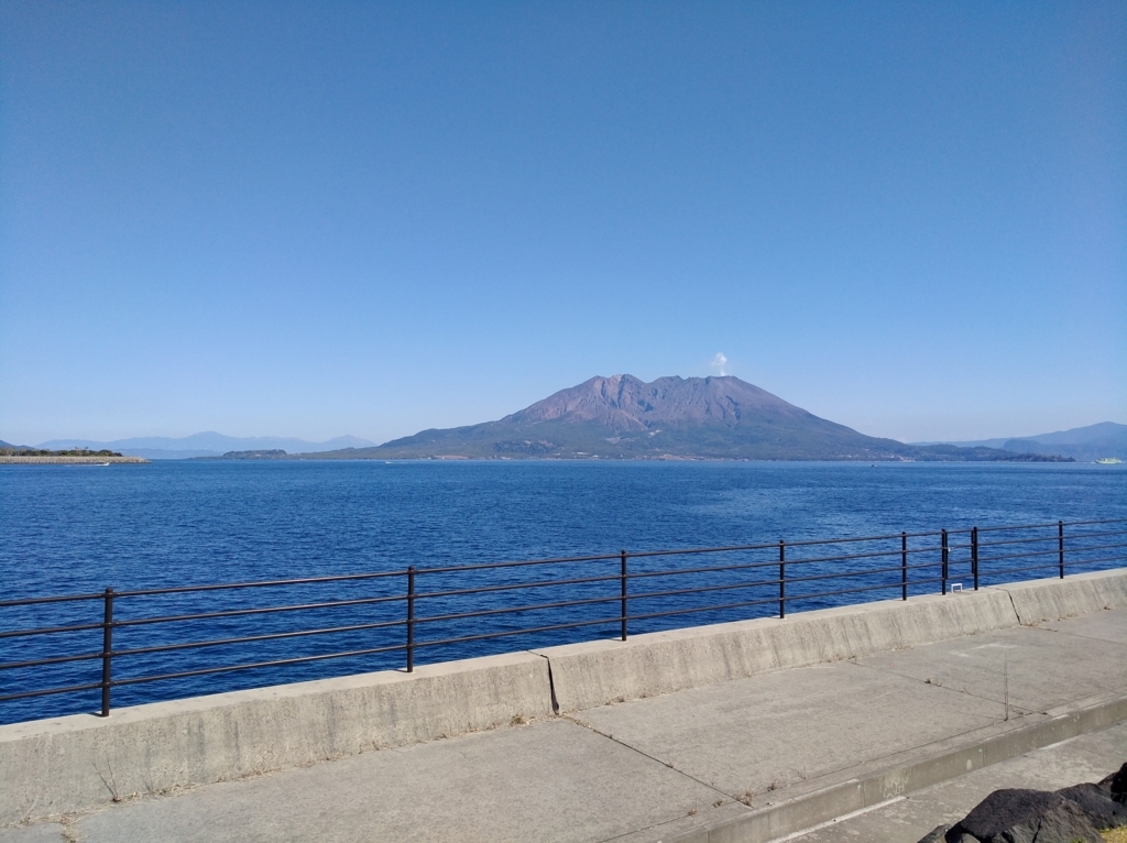 マリンポートかごしまから見る桜島