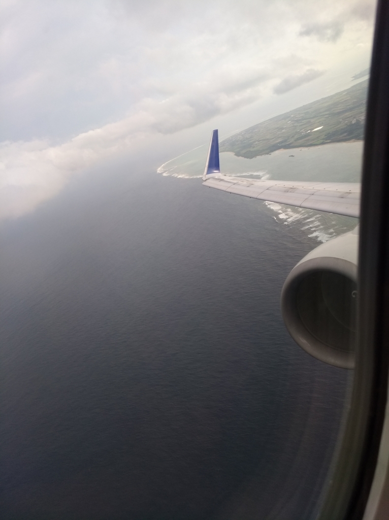 石垣空港上空。プレミアムクラスからの風景