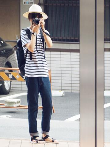 麦わらに相性抜群な爽やかボーダーTシャツと合わせて
