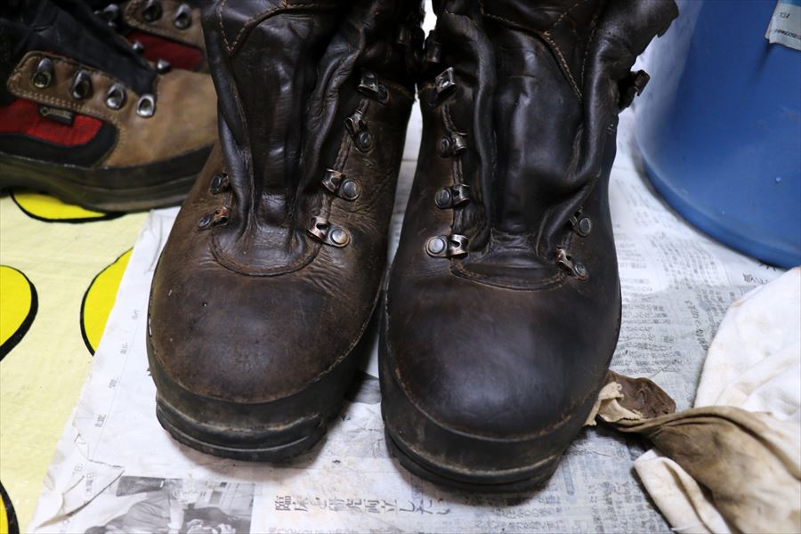 コロニルのレザーワックスで艶が出たヌバックレザーの登山靴