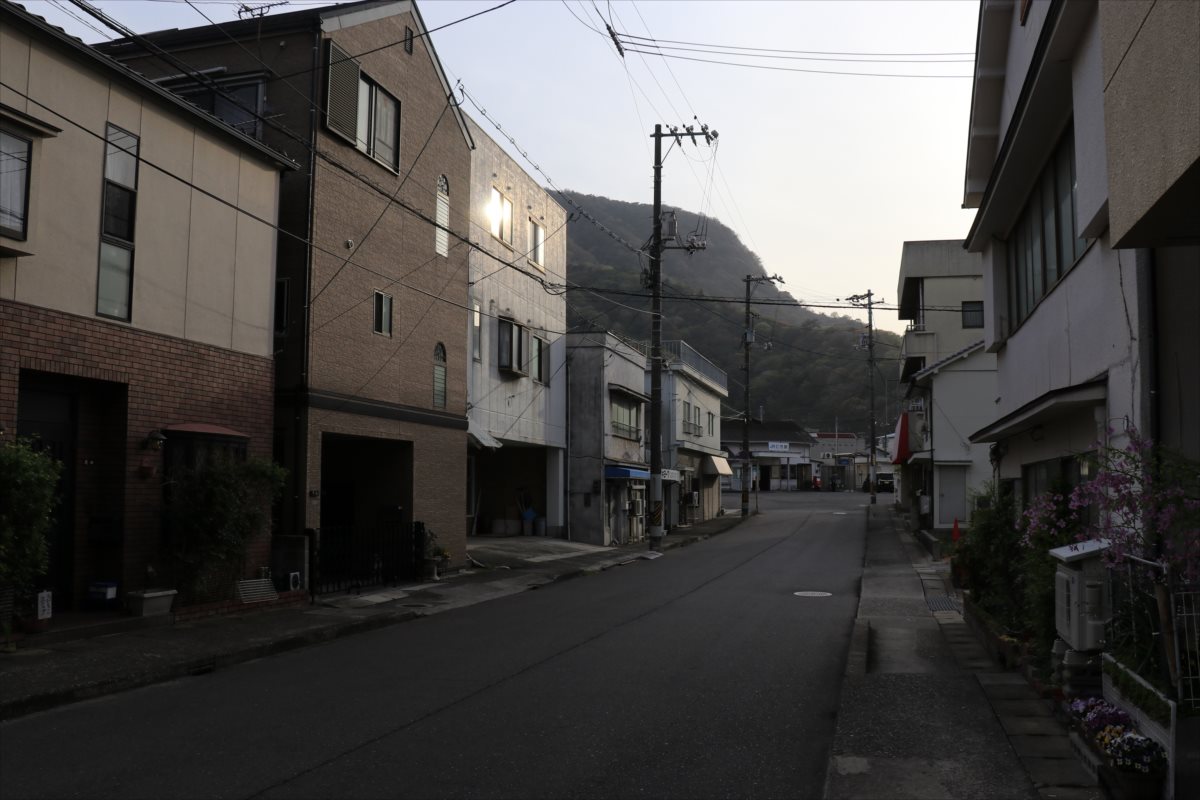 仁方駅 駅舎 駅前 街並み 景観 呉線 広島県