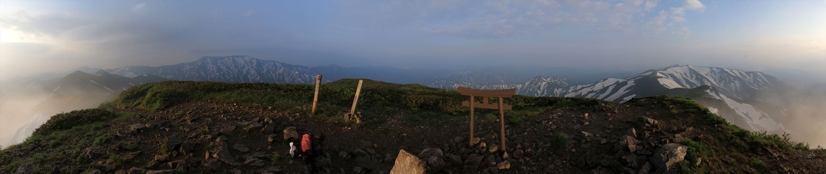 北股岳の山頂と展望