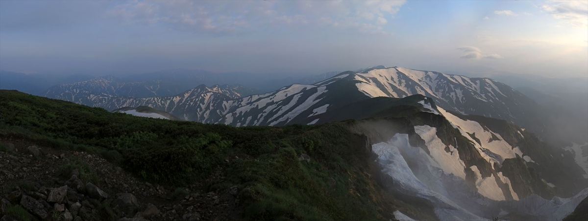 門内岳(残雪期の北股岳の展望)