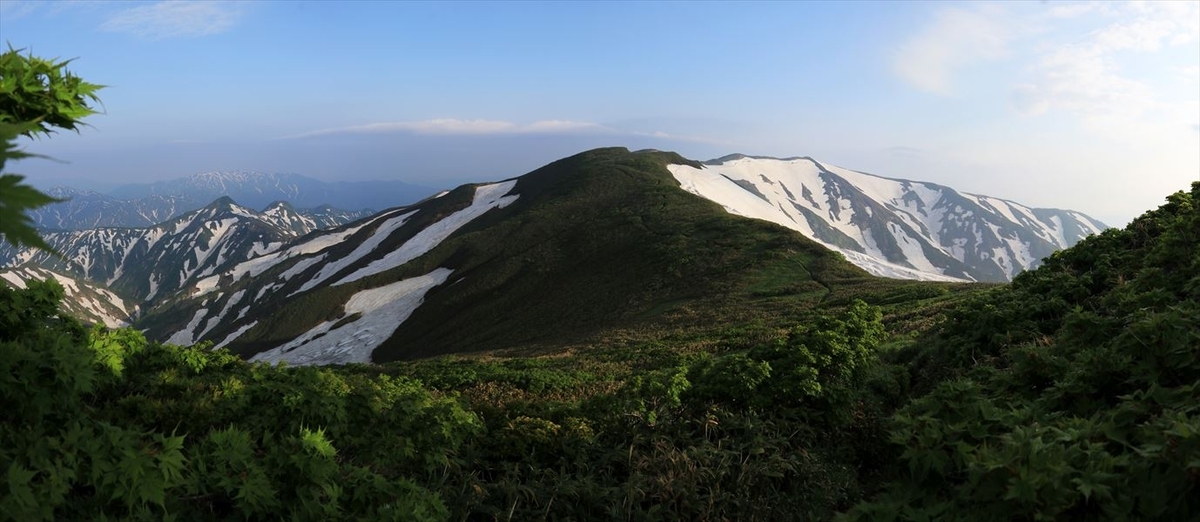 門内岳と門内小屋の登山道