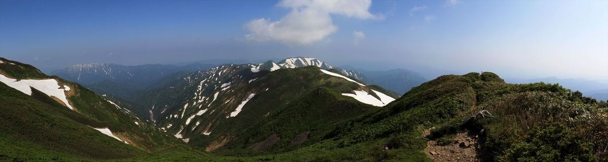 地神北峰と杁差岳(地神山の展望)