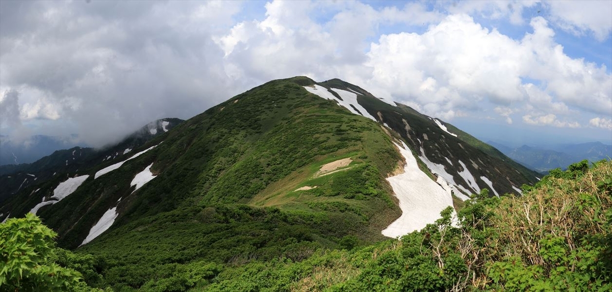 杁差岳(飯豊連峰の鉾立峰の展望)