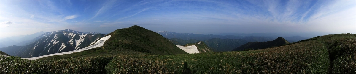 朳差岳と飯豊連峰の展望