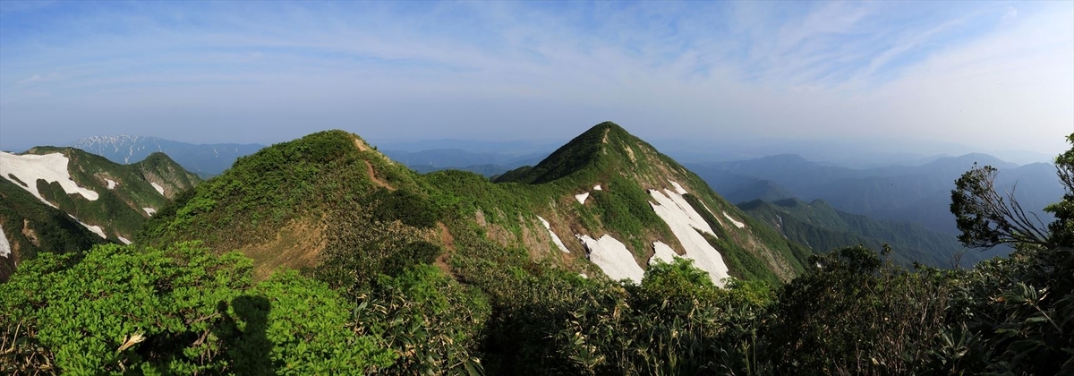 飯豊連峰の権内尾根の前杁差岳