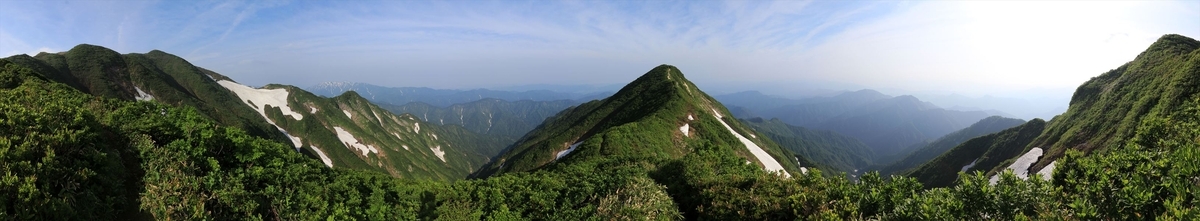 杁差岳と前杁差岳(飯豊連峰の権内尾根)