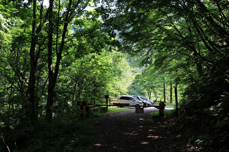 東俣彫刻公園(杁差岳の権内尾根の登山口)