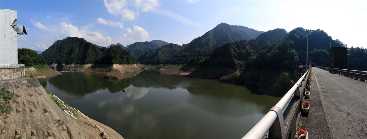 大石ダムの展望(新潟県の関川村)