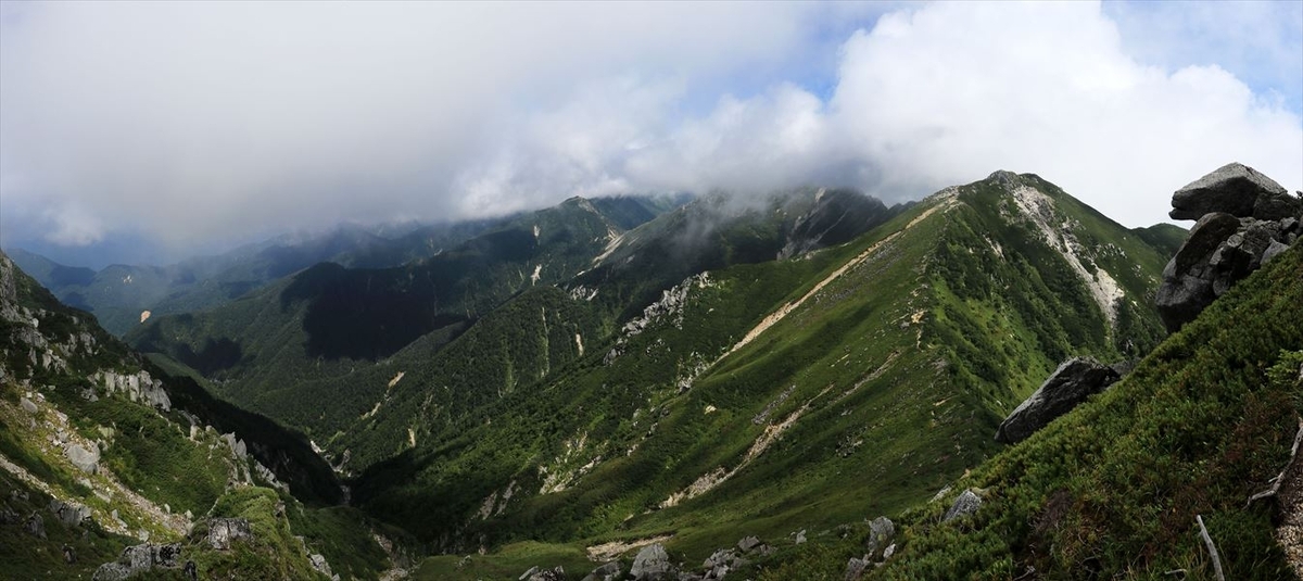 空木岳と赤梛岳（南駒ヶ岳の展望）
