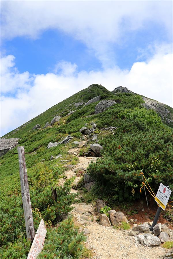 通行止めの摺鉢窪避難小屋の分岐（中央アルプス）