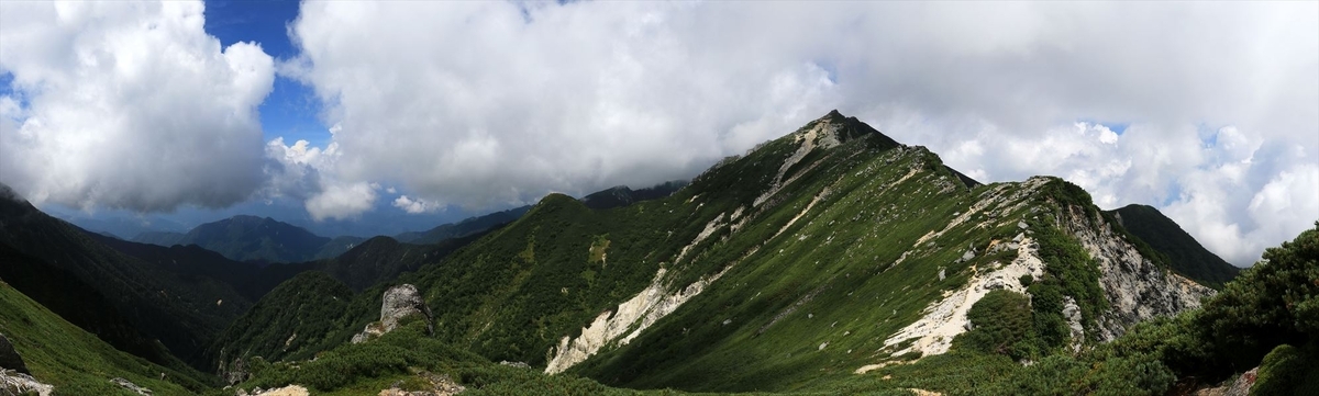 空木岳と赤梛岳の登山道（中央アルプス）