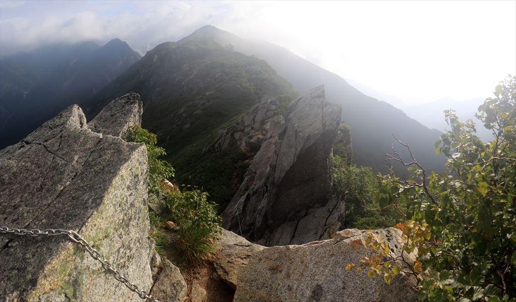 熊沢岳の鎖場の難所（中央アルプス）