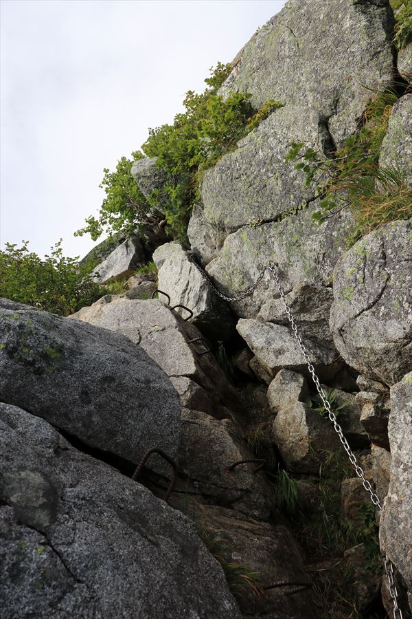 熊沢岳の垂直の鎖場（中央アルプス）