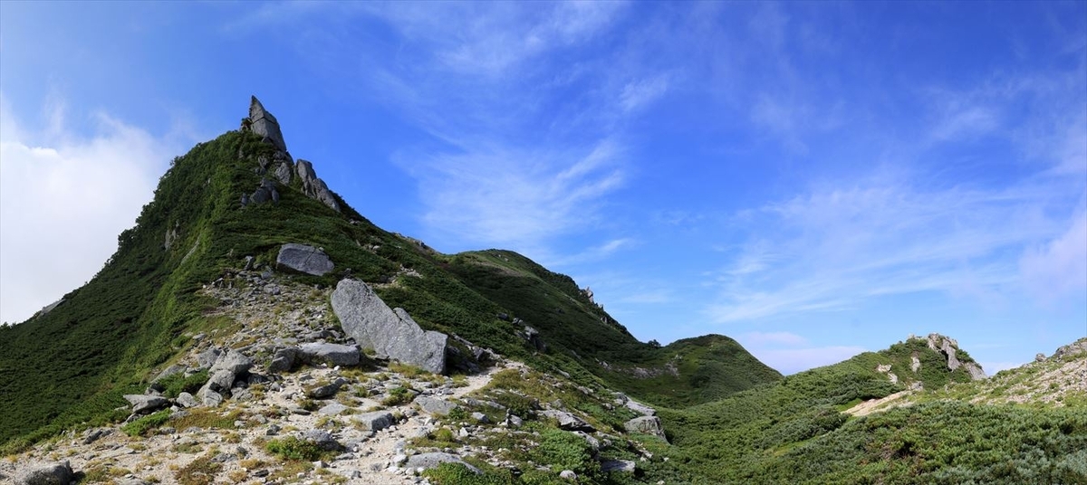 大滝山の岩峰の展望（中央アルプス）