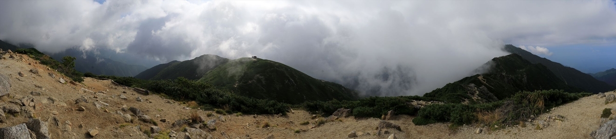 檜尾小屋の展望（中央アルプスの檜尾岳）