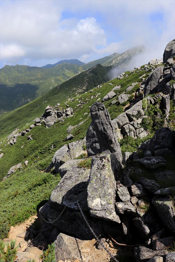 濁沢大峰の鎖場と展望