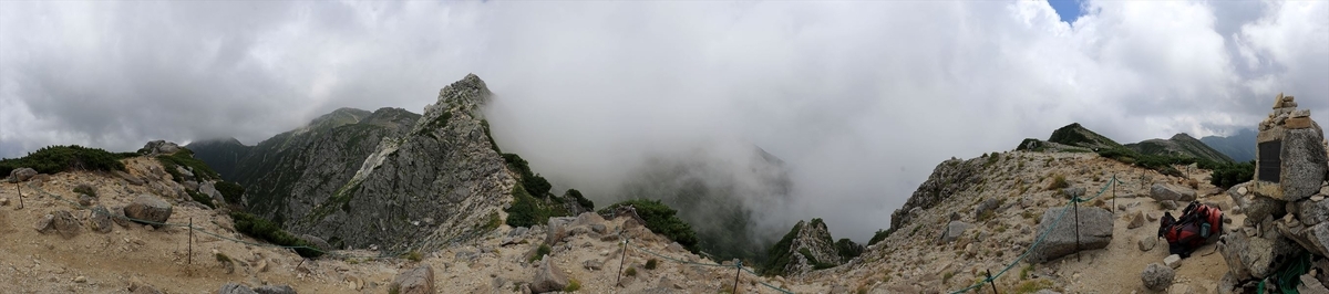 ガスの宝剣岳の展望（三ノ沢分岐）