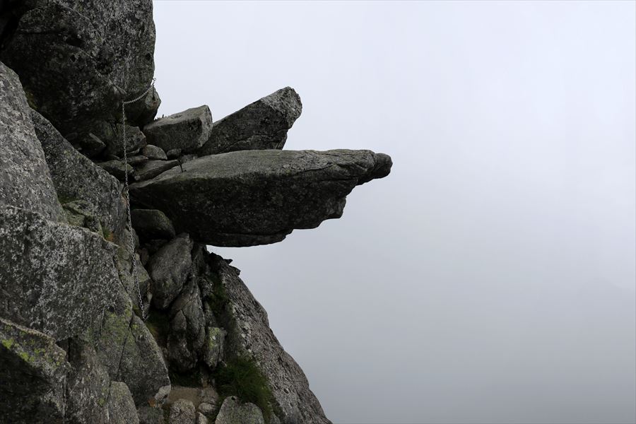 宝剣岳のトロルの舌（中央アルプス）