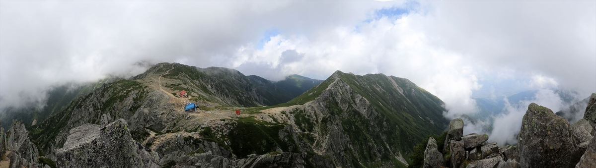 宝剣山荘と伊那前岳（宝剣岳の展望）