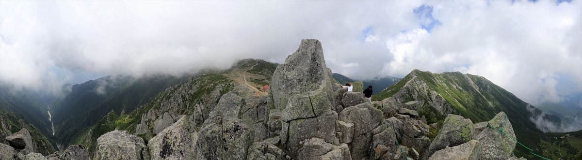 宝剣岳の山頂の展望（中央アルプス）
