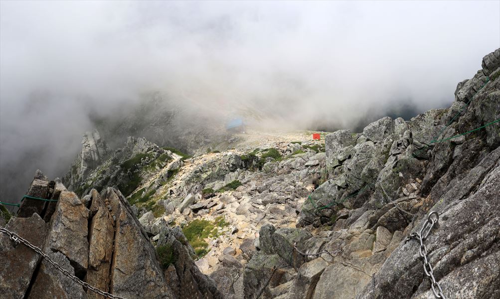 宝剣山荘（宝剣岳の岩場）