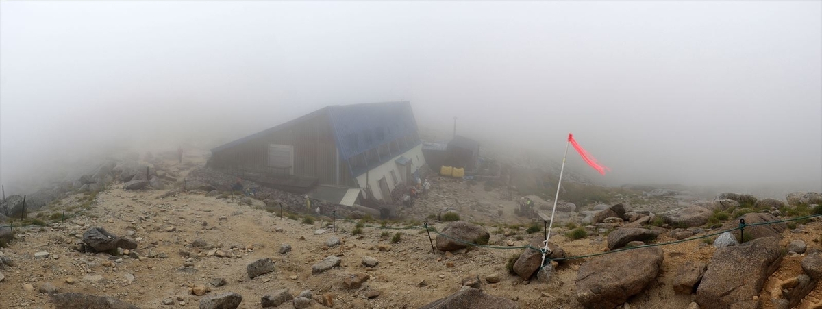 ガスの宝剣山荘の展望