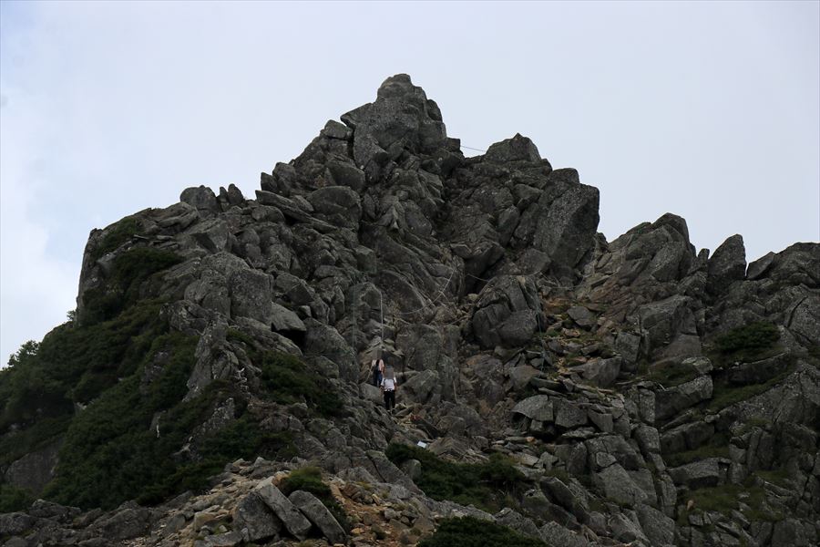 宝剣岳の望遠（宝剣山荘の展望）