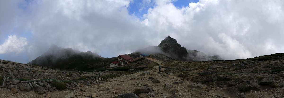 宝剣岳と宝剣山荘の展望