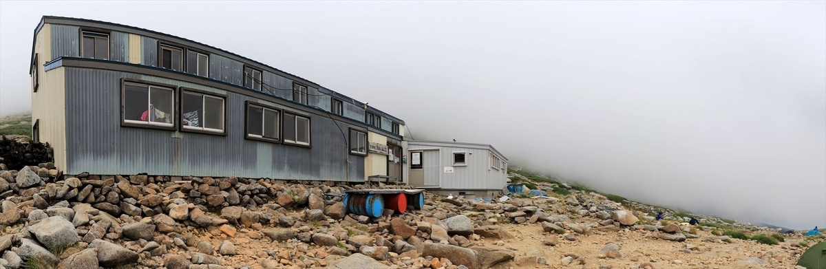 木曽駒ヶ岳頂上山荘の建物（中央アルプス）