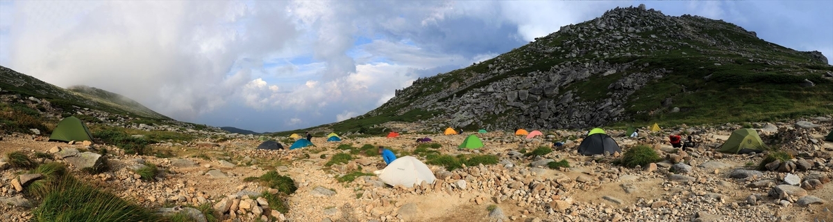 木曽駒ヶ岳頂上山荘のテント場（キャンプ場）