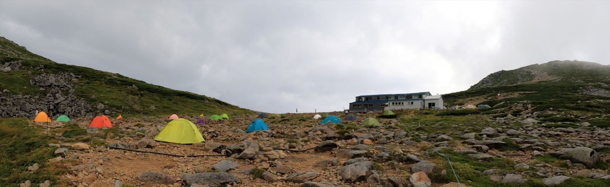 木曽駒ヶ岳頂上山荘のテント場（キャンプ場）の展望