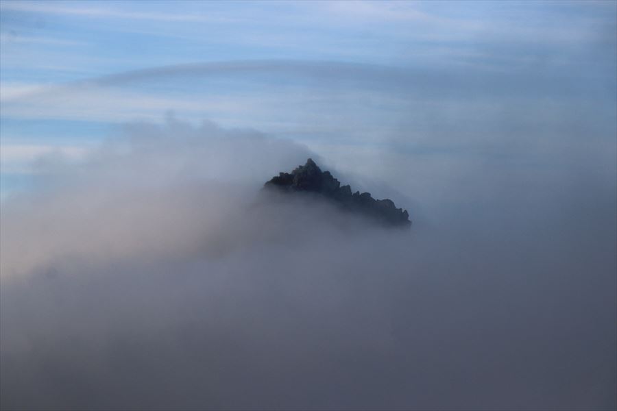宝剣岳と雲の展望