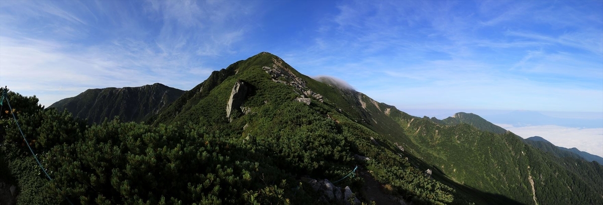 木曽駒ヶ岳の登りと伊那前岳（中央アルプス）