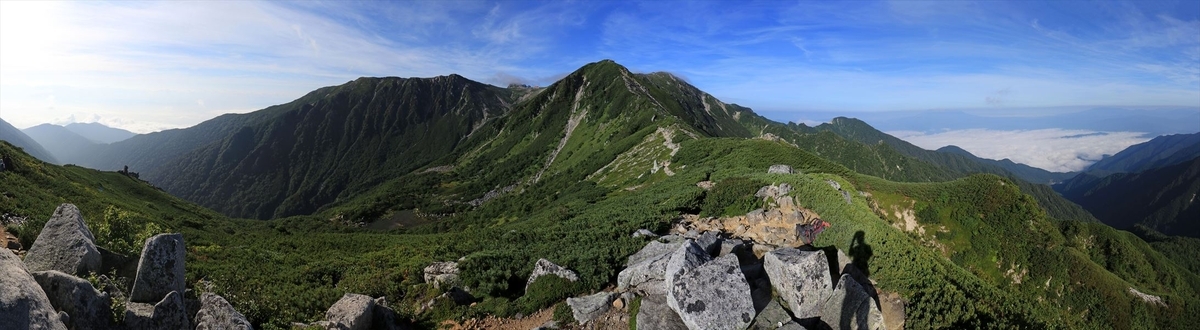 中央アルプスの木曽駒ヶ岳と濃ヶ池の展望