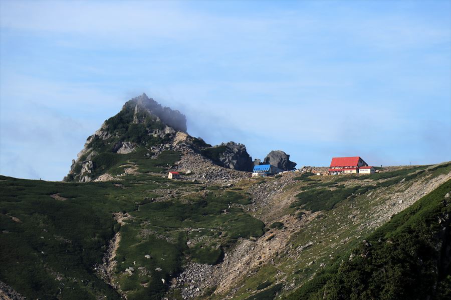 宝剣岳と宝剣小屋と天狗山荘（中央アルプス）