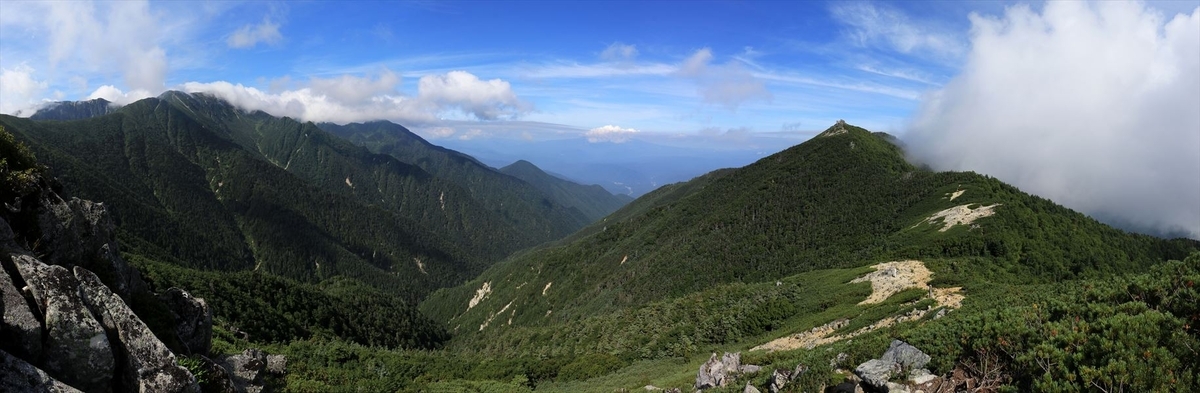 木曽駒ヶ岳と行者岩（将棊頭山の展望）