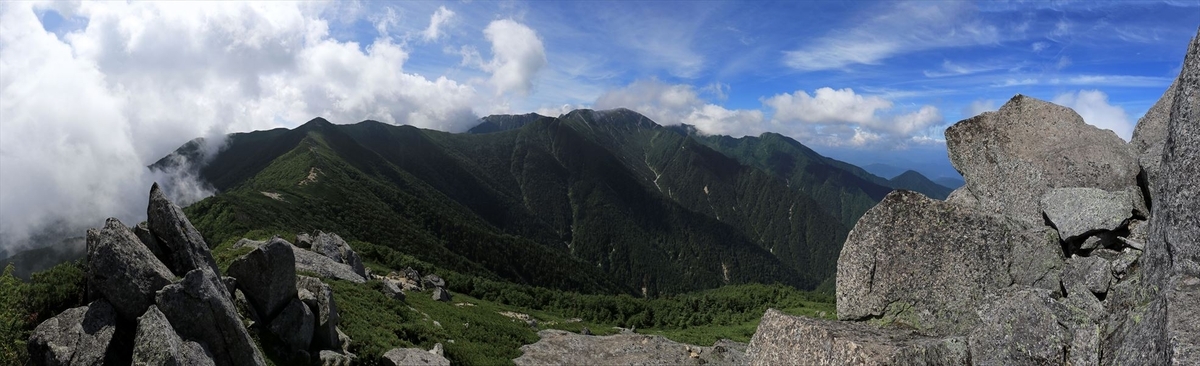 茶臼山の行者岩の展望（中央アルプス）