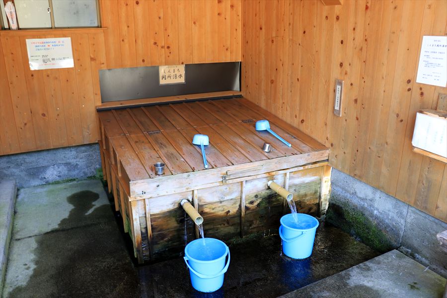 しんまち関所湧水（木曽福島の水汲み場）