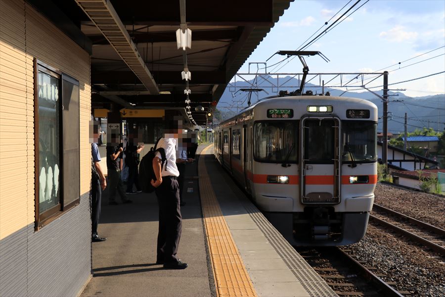 中央本線（中央西線）の313系電車（木曽福島駅）