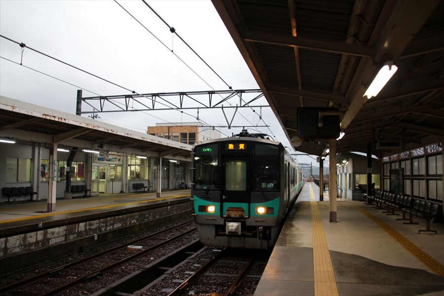 美浜駅 小浜線 ホーム 構内 125系 電車 福井県 若狭
